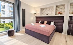 Sunny Breeze Apartment Next To The Beach By Triapart